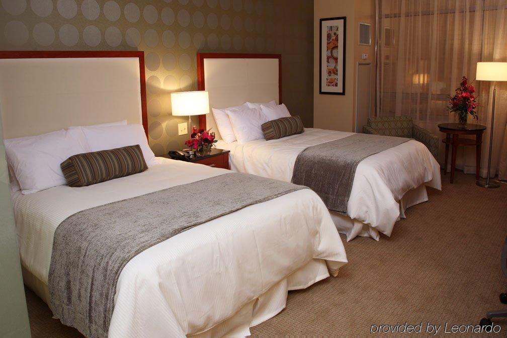 Bally'S Quad Cities Casino & Hotel Rock Island Room photo